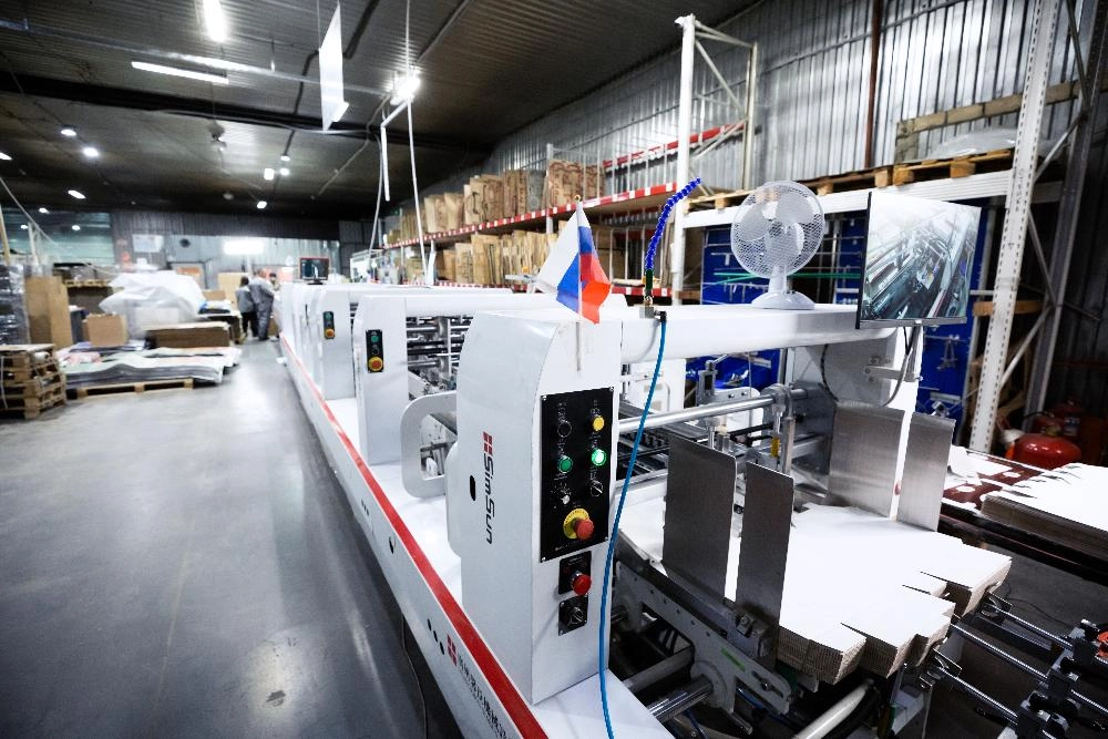 Автоматическая фальцевальносклеивающая машина на 3 точки