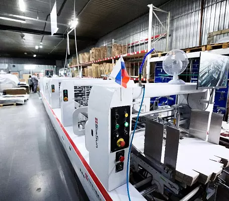 Автоматическая фальцевальносклеивающая машина на 3 точки